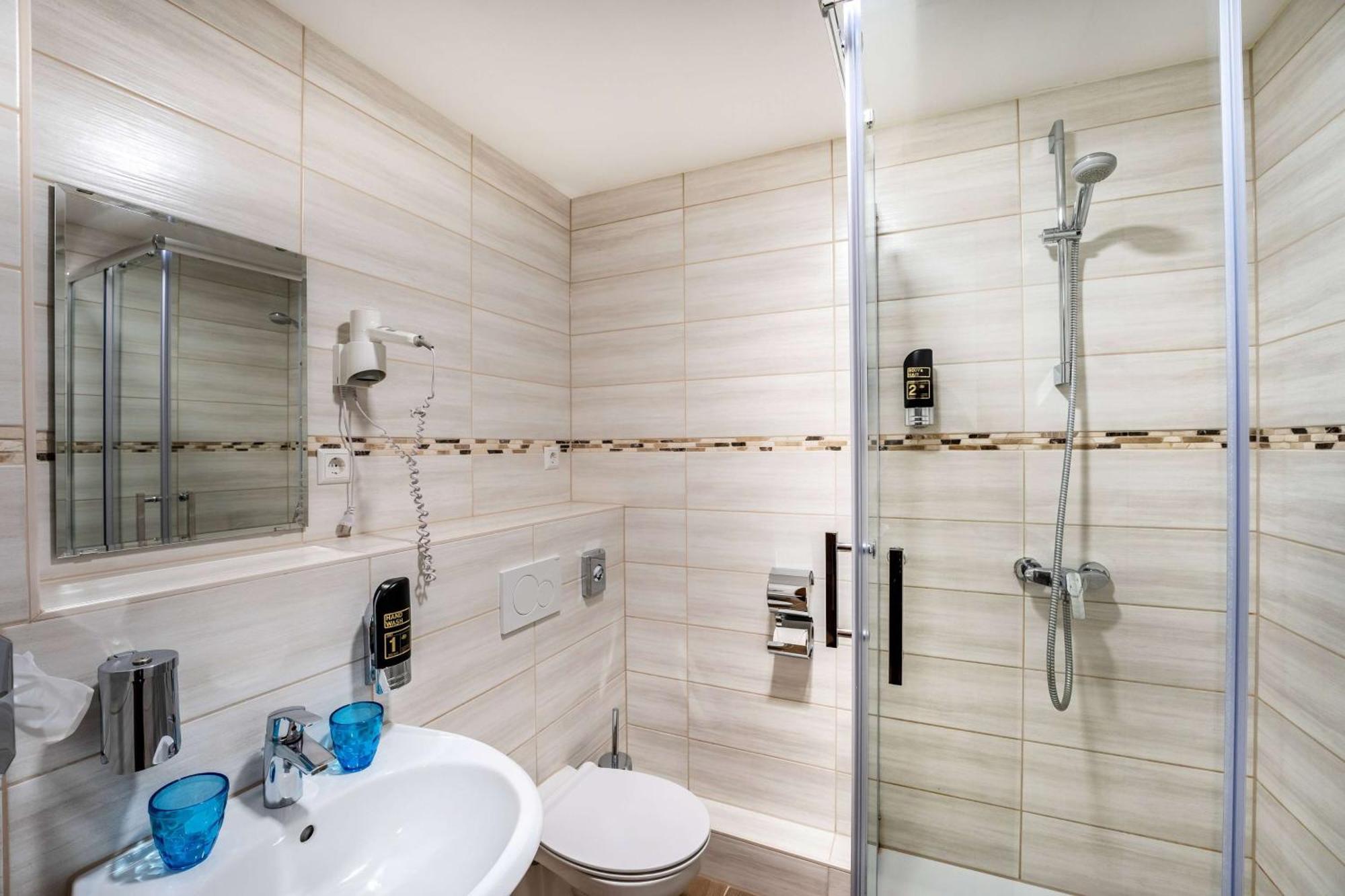 Stadthotel Отель Ройтлинген