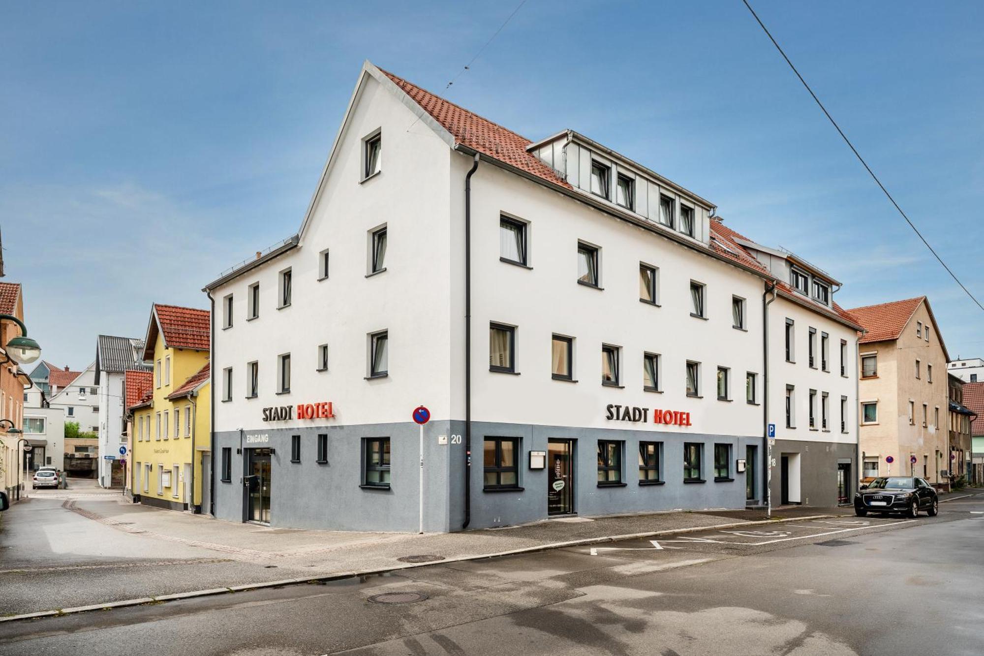 Stadthotel Отель Ройтлинген