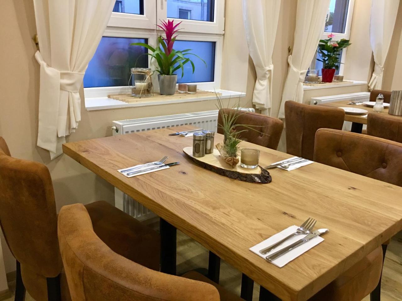 Stadthotel Ройтлинген